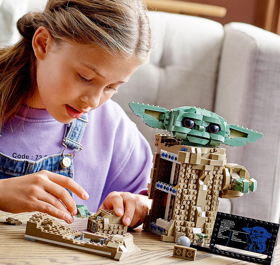 LEGO Star Wars The Child 75318 kid assembling