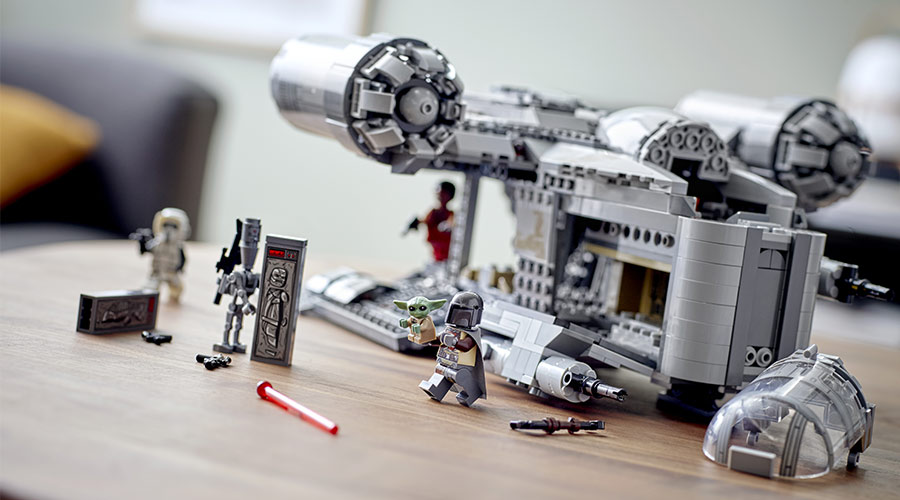 Starship with figures