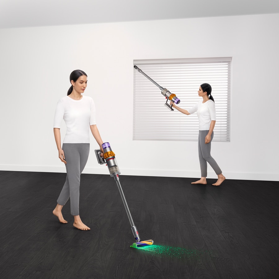 Automatically deep cleans carpets Dyson DLS technology