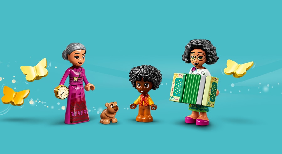 This LEGO Disney set comes with 2 mini doll figures and 1 micro doll figure
