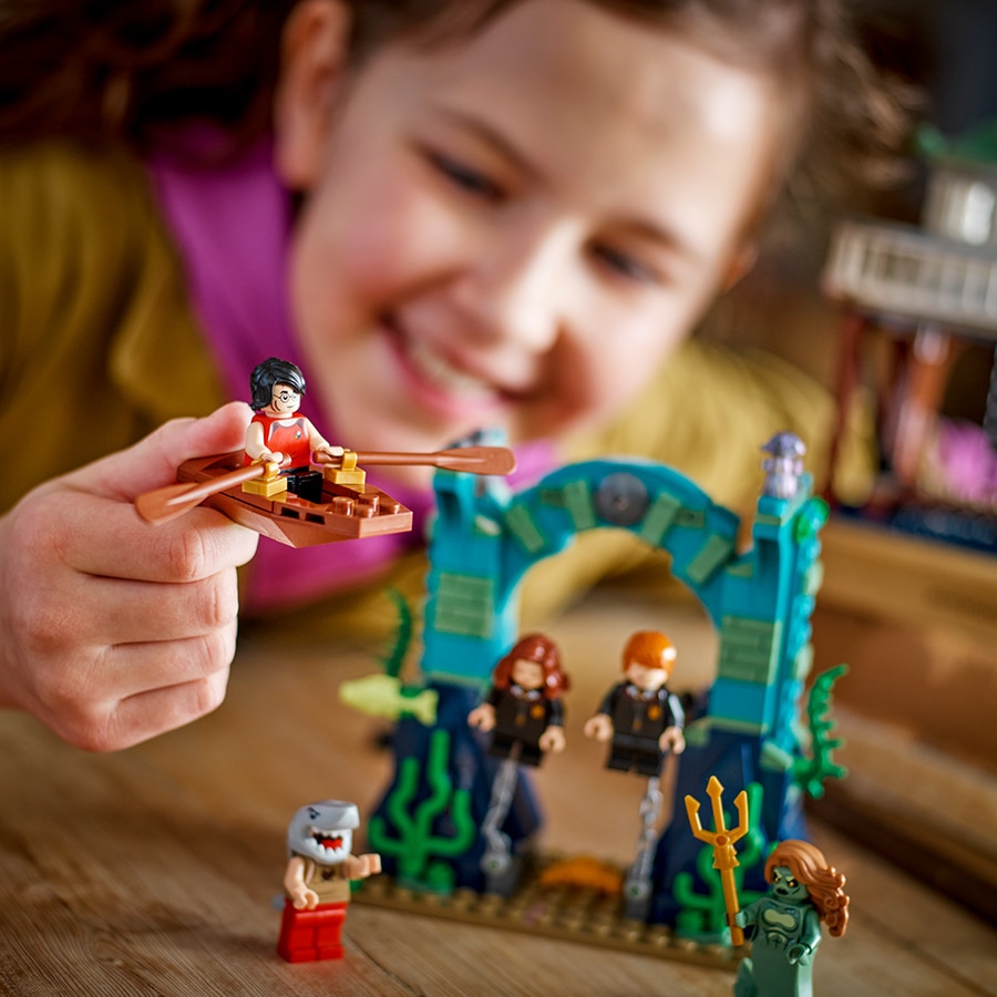 Buildable underwater scene