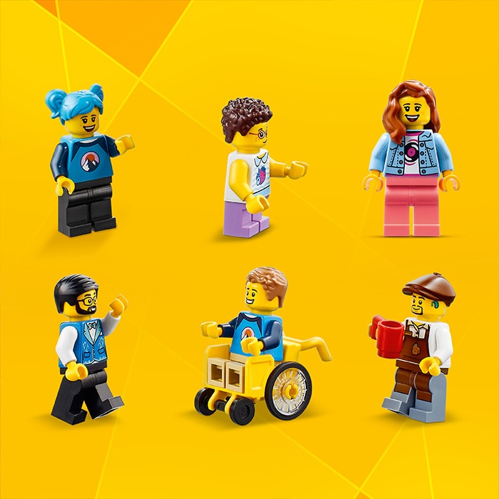 6 minifigures
