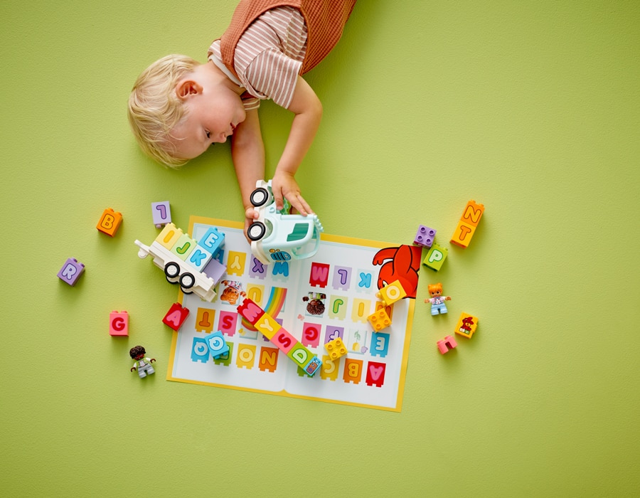 Construction toy that teaches toddlers letters 