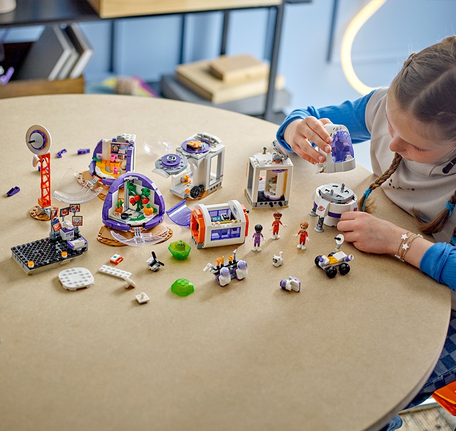 Buildable space exploration toys