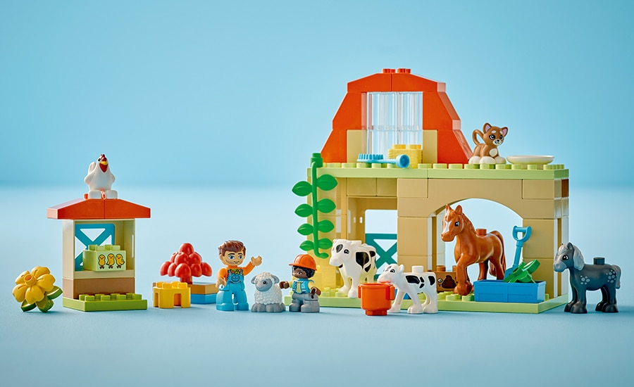 Extensive play farm set