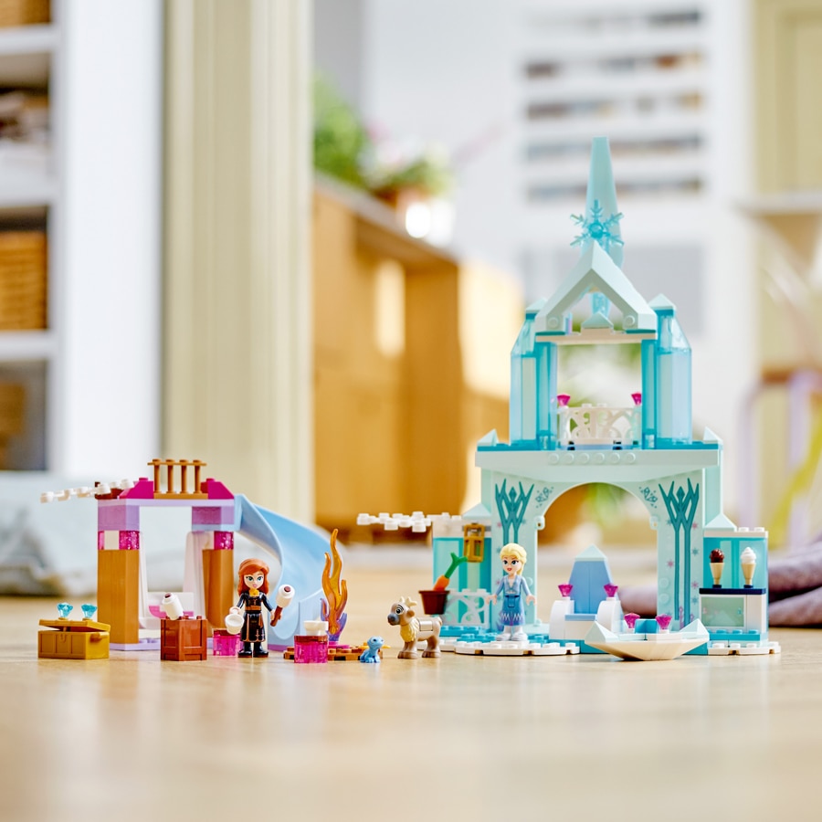 Buildable castle playset 