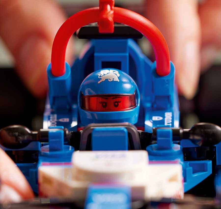 1 minifigure