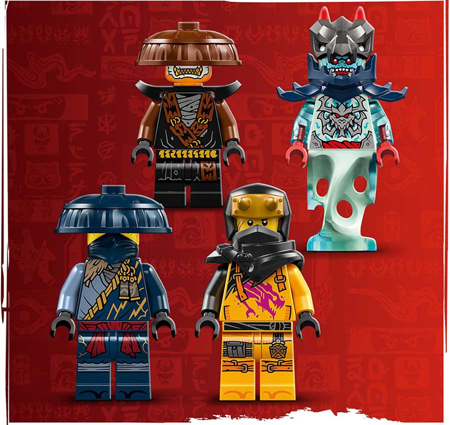 4 minifigures