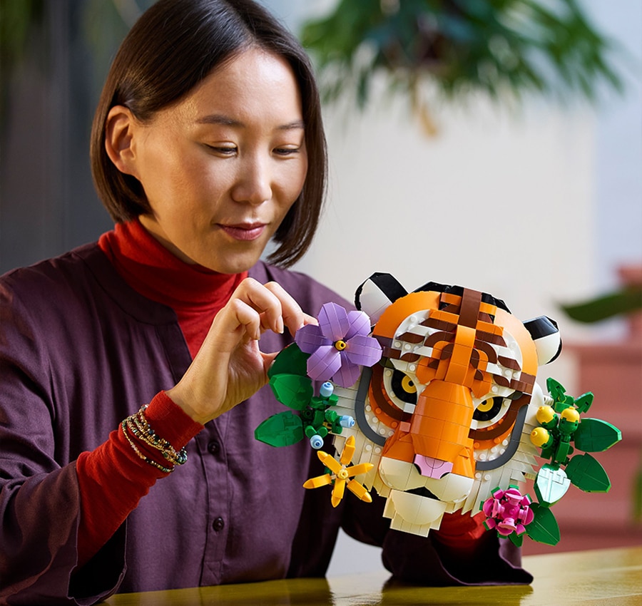 Build your own LEGO Art tiger