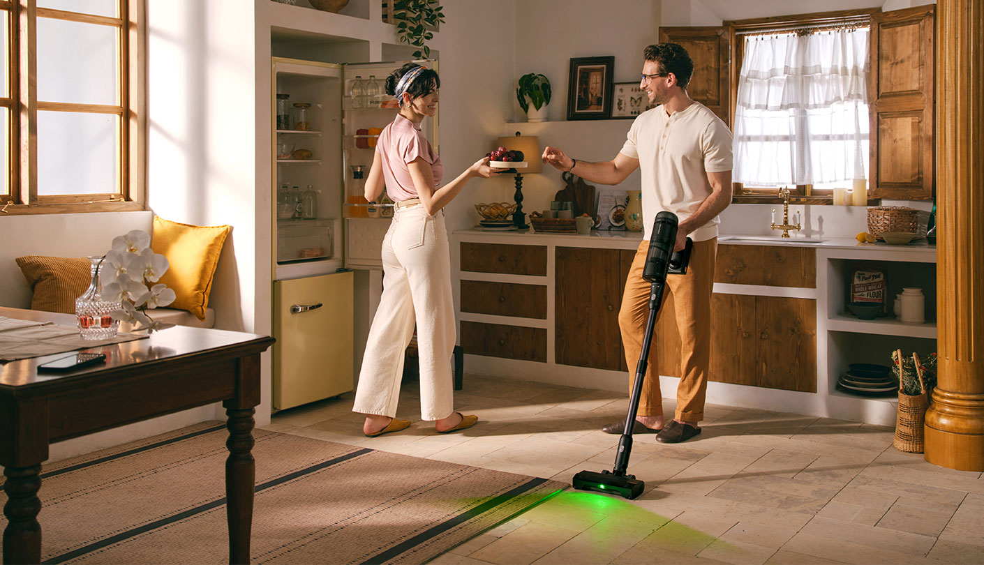 Anti Tangle Brush for Floors and Carpets