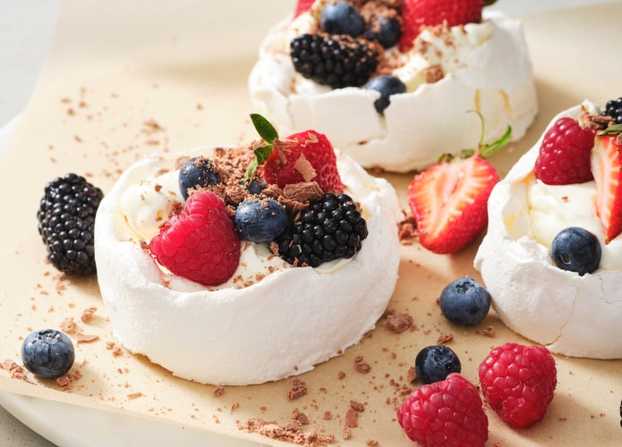 Mini meringue nests with chocolate and mixed berries