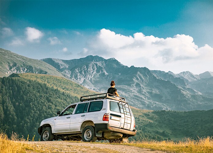4WD by mountains