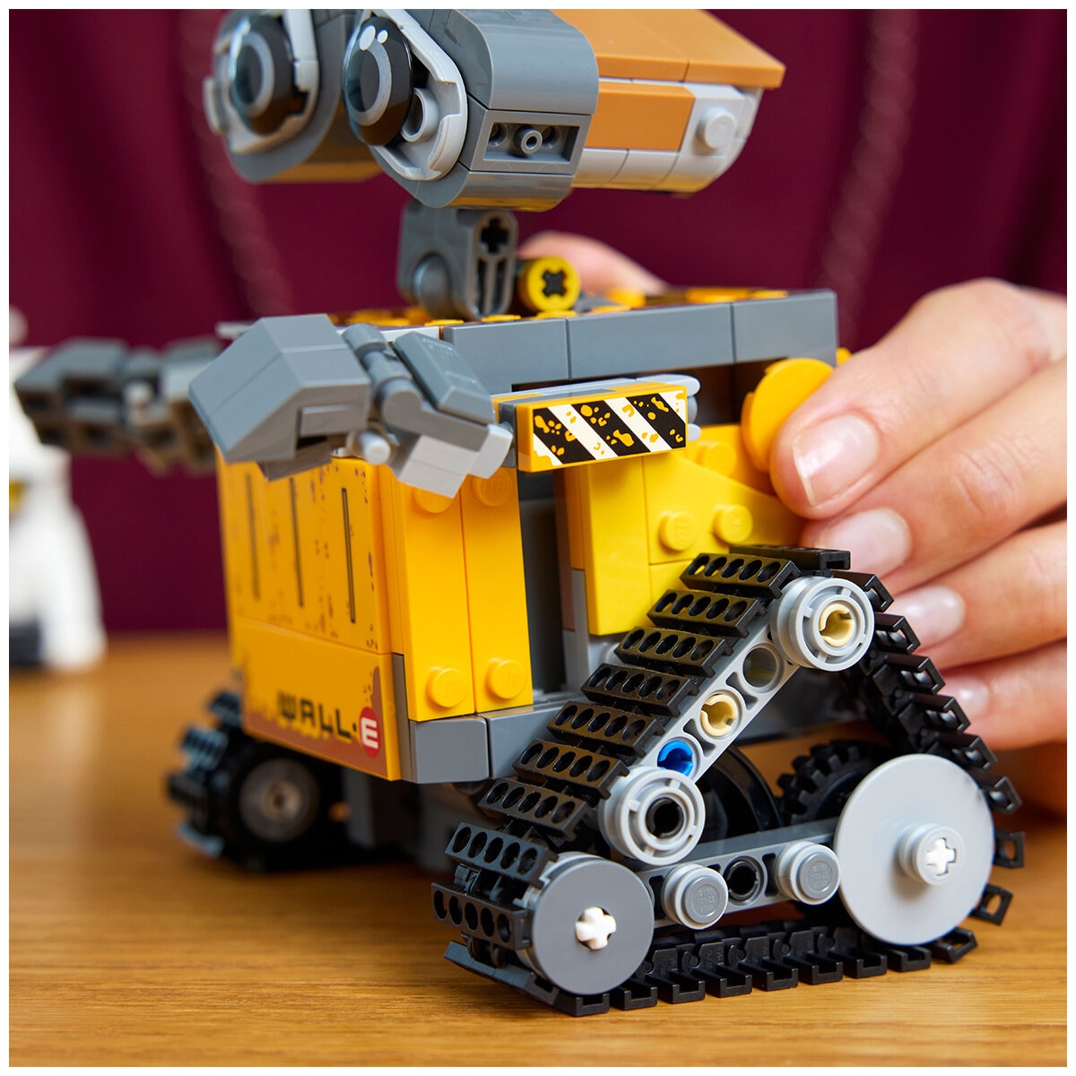 LEGO Disney and Pixar WALL-E and EVE 43279