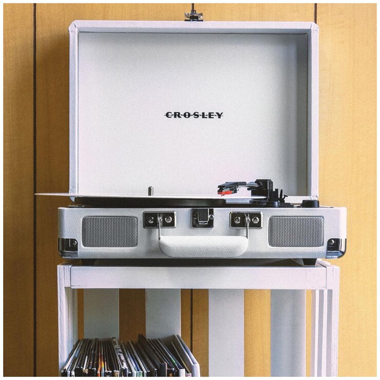 Crosley Cruiser Bluetooth Portable Turntable White Sands CRIW8005F-WS4 Crosley Cruiser Bluetooth Portable Turntable White Sands CRIW8005F-WS4