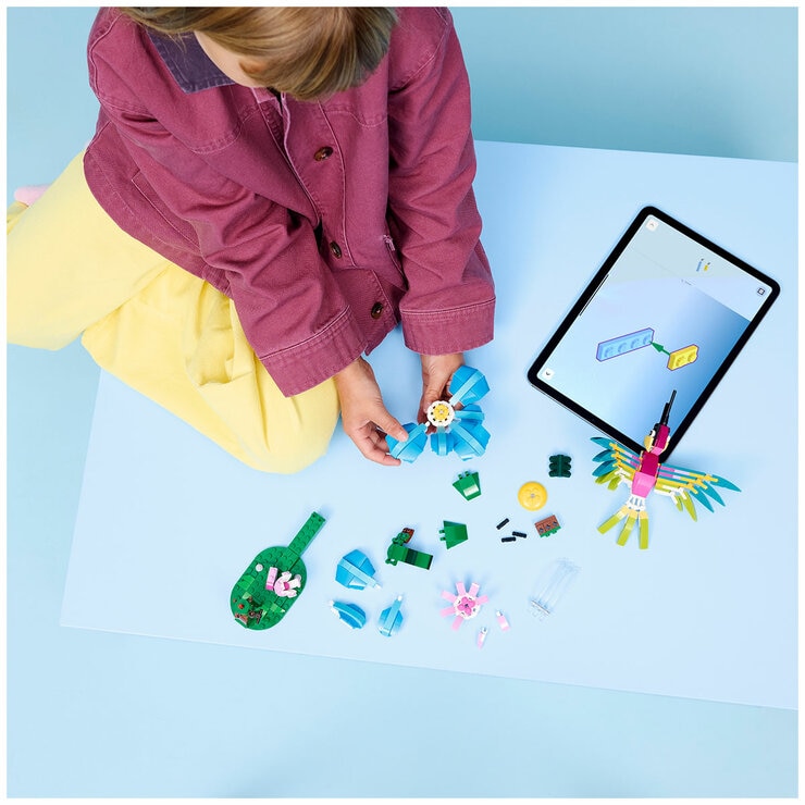 LEGO Creator 3 in 1 Wild Animals Colourful Hummingbird 31384