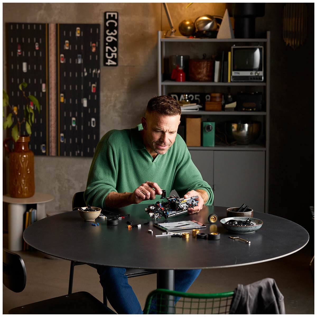 LEGO Technic 1966 Ford GT40 MKII Race Car 42223