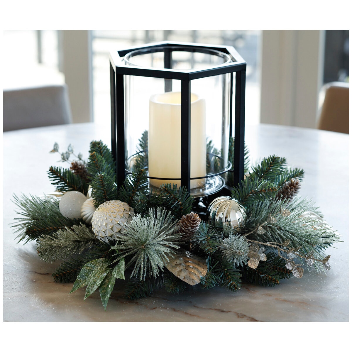CG Hunter Holiday Silver Centrepiece with LED Candle