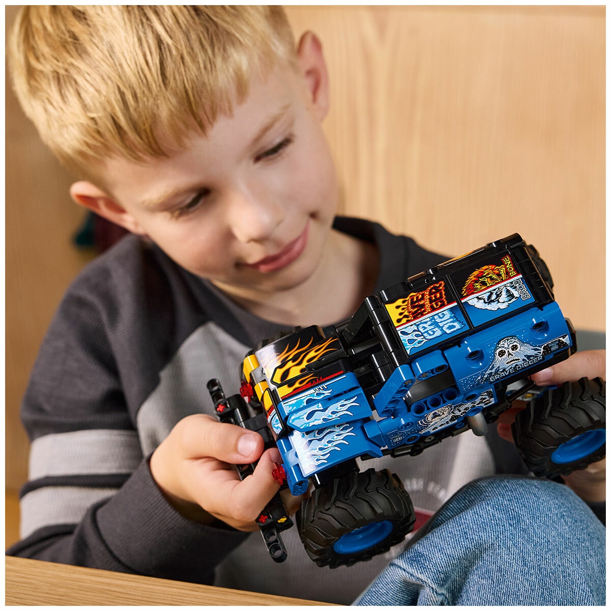 LEGO Technic Monster Jam Grave Digger Fire and Ice 42219