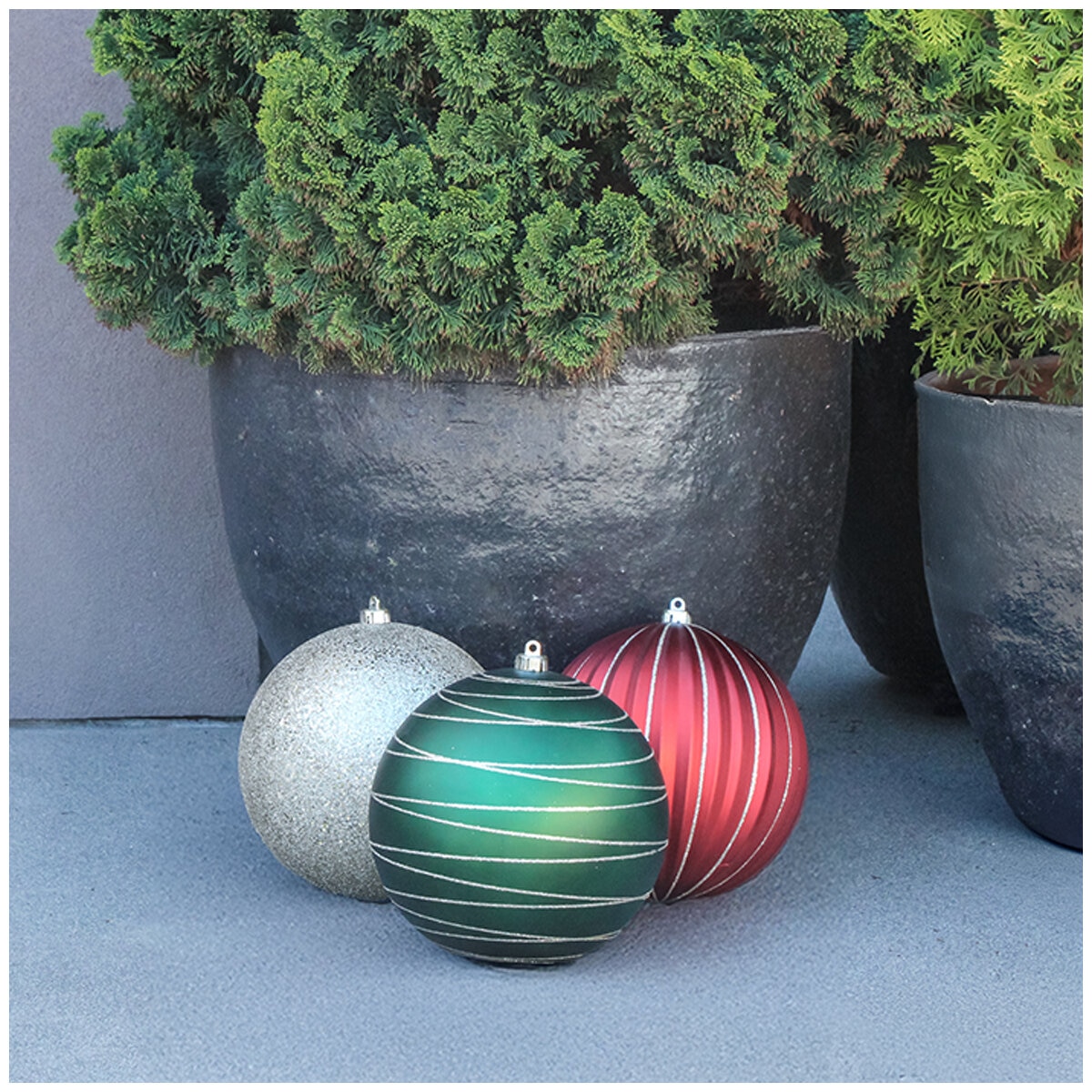 Holiday Ornament 250mm 3 Piece Red Green And Gold