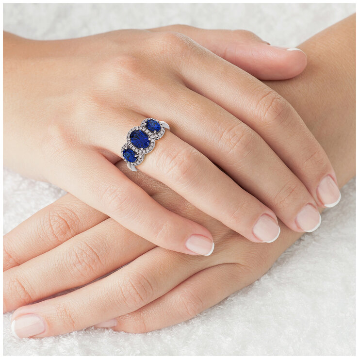 18KT White Gold 0.24ctw Diamond And 3 Oval Sapphire Ring