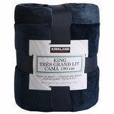Kirkland Signature Plush Blanket King 284 x 233 cm Kirkland Signature Plush Blanket King 284 x 233 cm