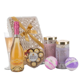 Interhampers Bath and Bubbles Pamper Pack Gift Hamper
