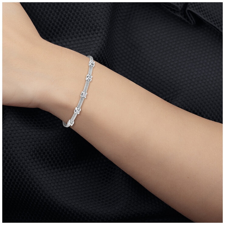 18KT White Gold 0.36ctw Round Diamond Cuff Bracelet