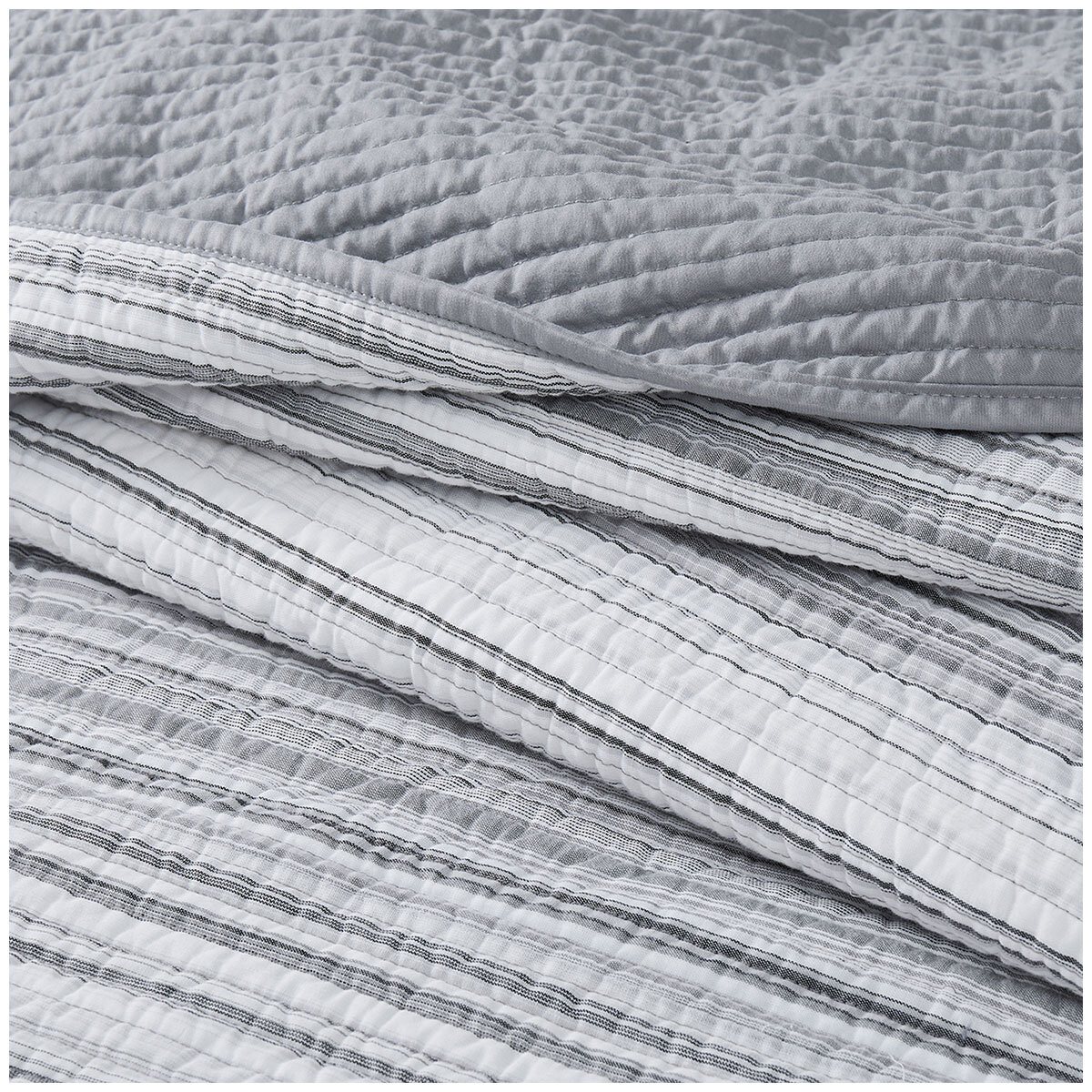 Retro Chic Quilt Set Queen 3 Piece