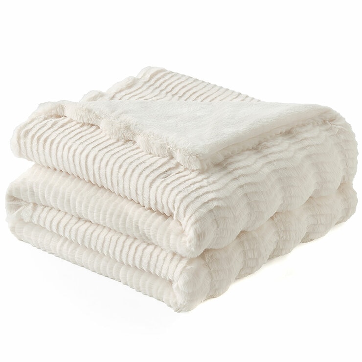 Casual Living Faux Fur Throw 127cm x 177cm
