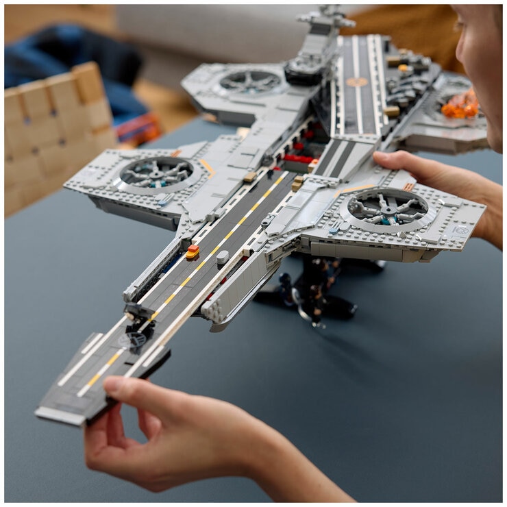 LEGO Marvel S.H.I.E.L.D. Helicarrier Building Set 76354