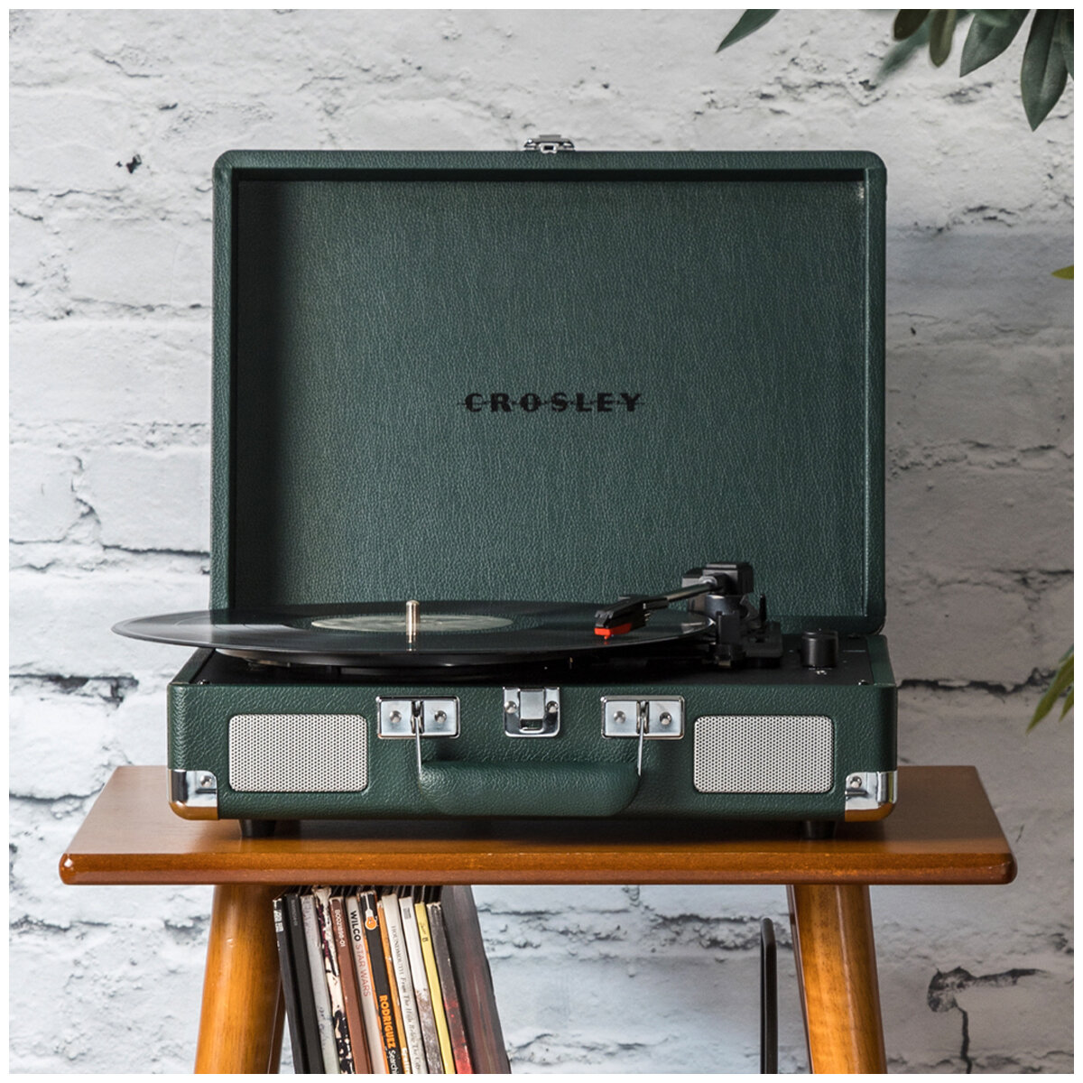 Crosley Cruiser Bluetooth Portable Turntable Dark Emerald CRIW8005F-EM4 Crosley Cruiser Bluetooth Portable Turntable Dark Emerald CRIW8005F-EM4