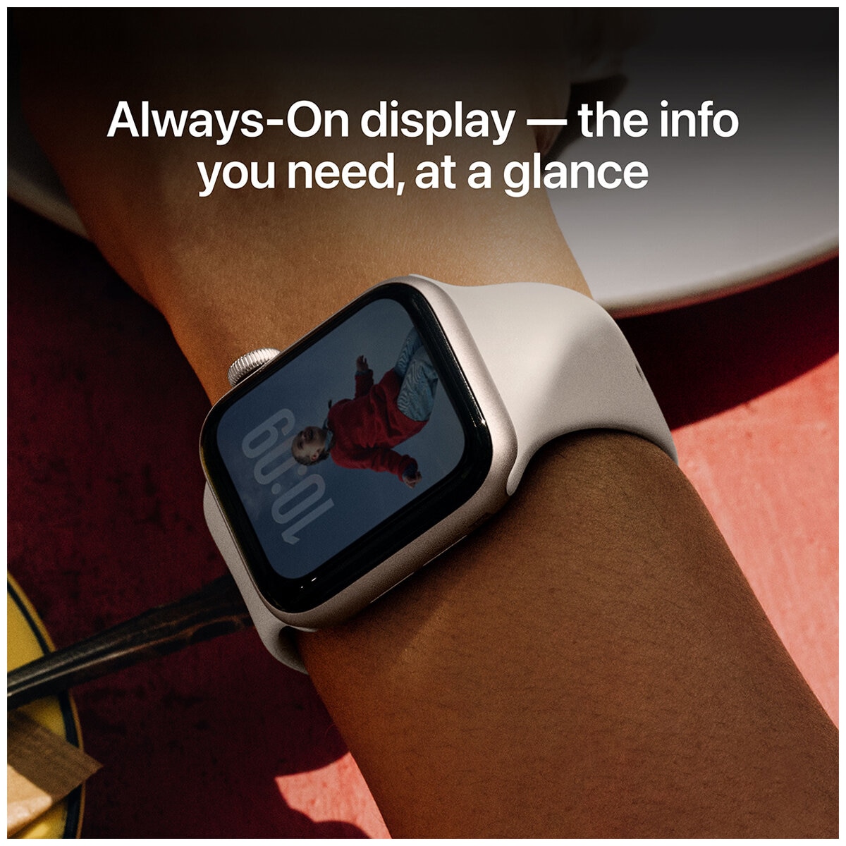 Apple Watch SE 3 Starlight Aluminium Case With Starlight Sport Band