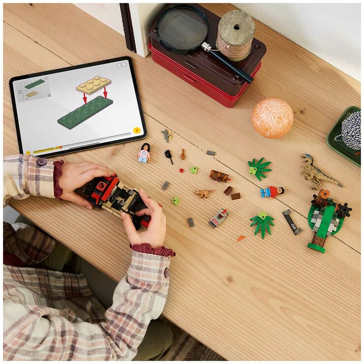 LEGO Raptor Off-Road Escape 76972
