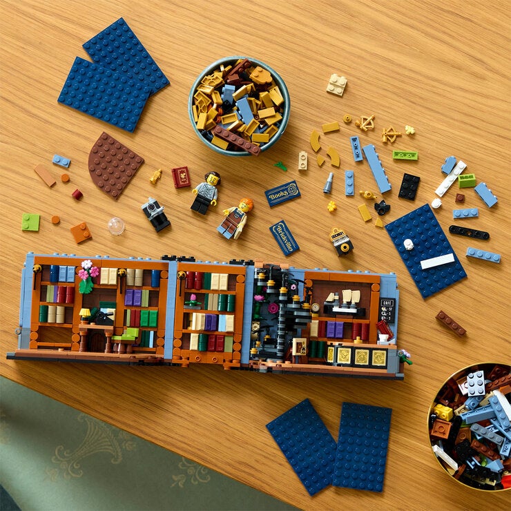 LEGO Icons Bookstore: Book Nook 11379 LEGO Icons Bookstore: Book Nook 11379