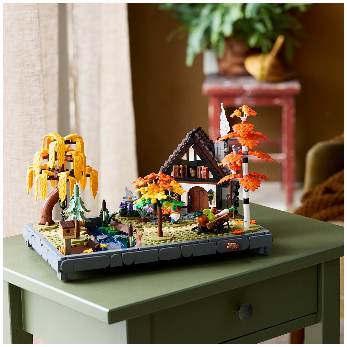 LEGO Icons Autumn Cottage Garden 11372