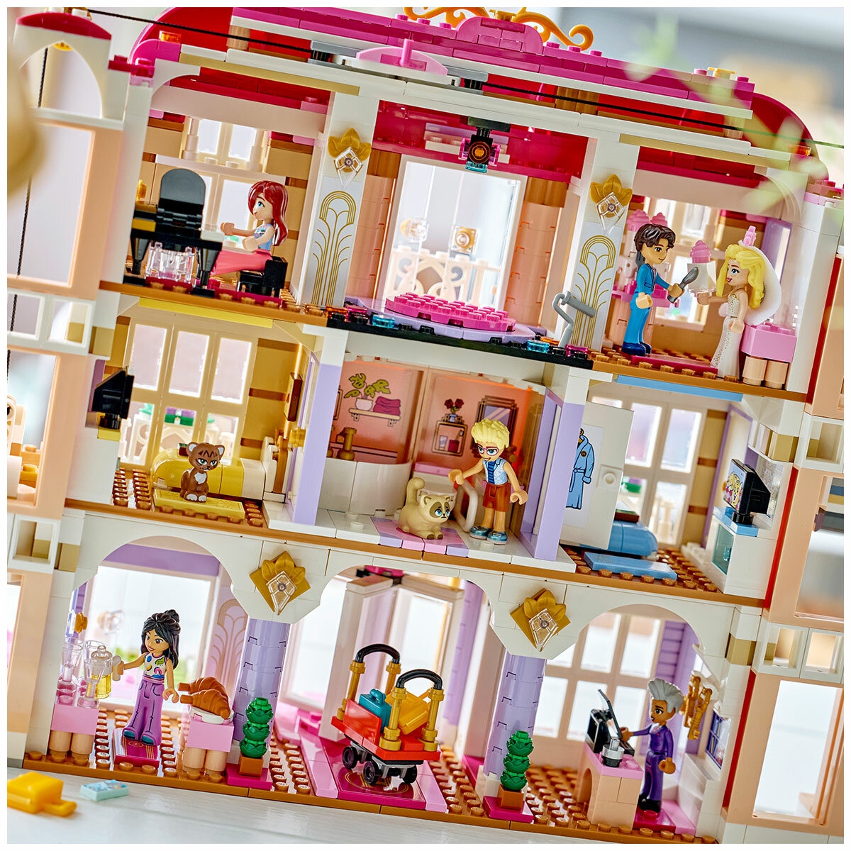 LEGO Friends Heartlake City Grand Hotel 42704