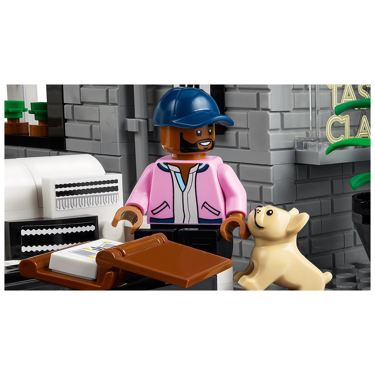 LEGO Icons Queer Eye - The Fab 5 Loft 10291