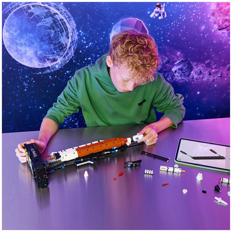 LEGO Technic NASA Artemis Space Launch System Rocket 42221