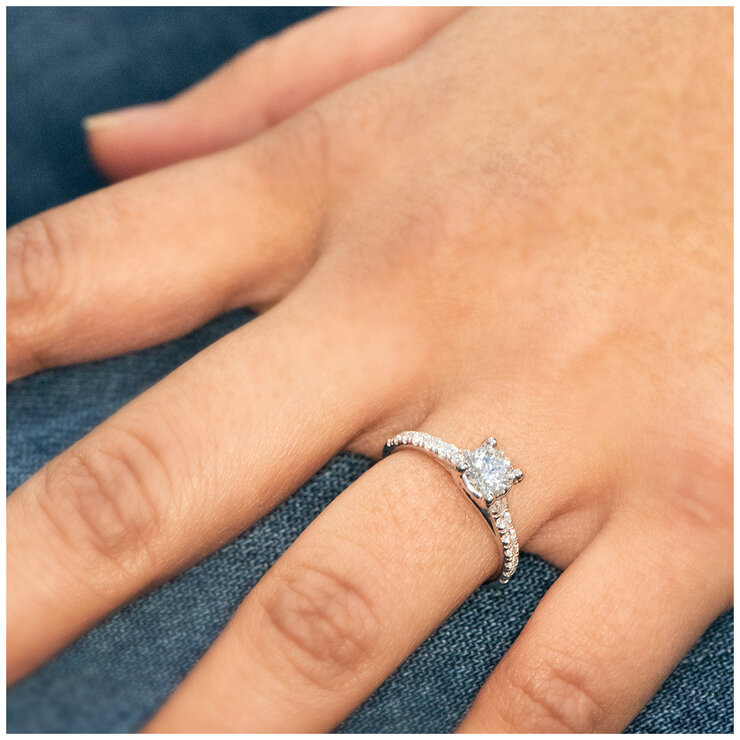 18KT White Gold 0.78ctw Diamond Ring With 0.50ctw Centre Stone