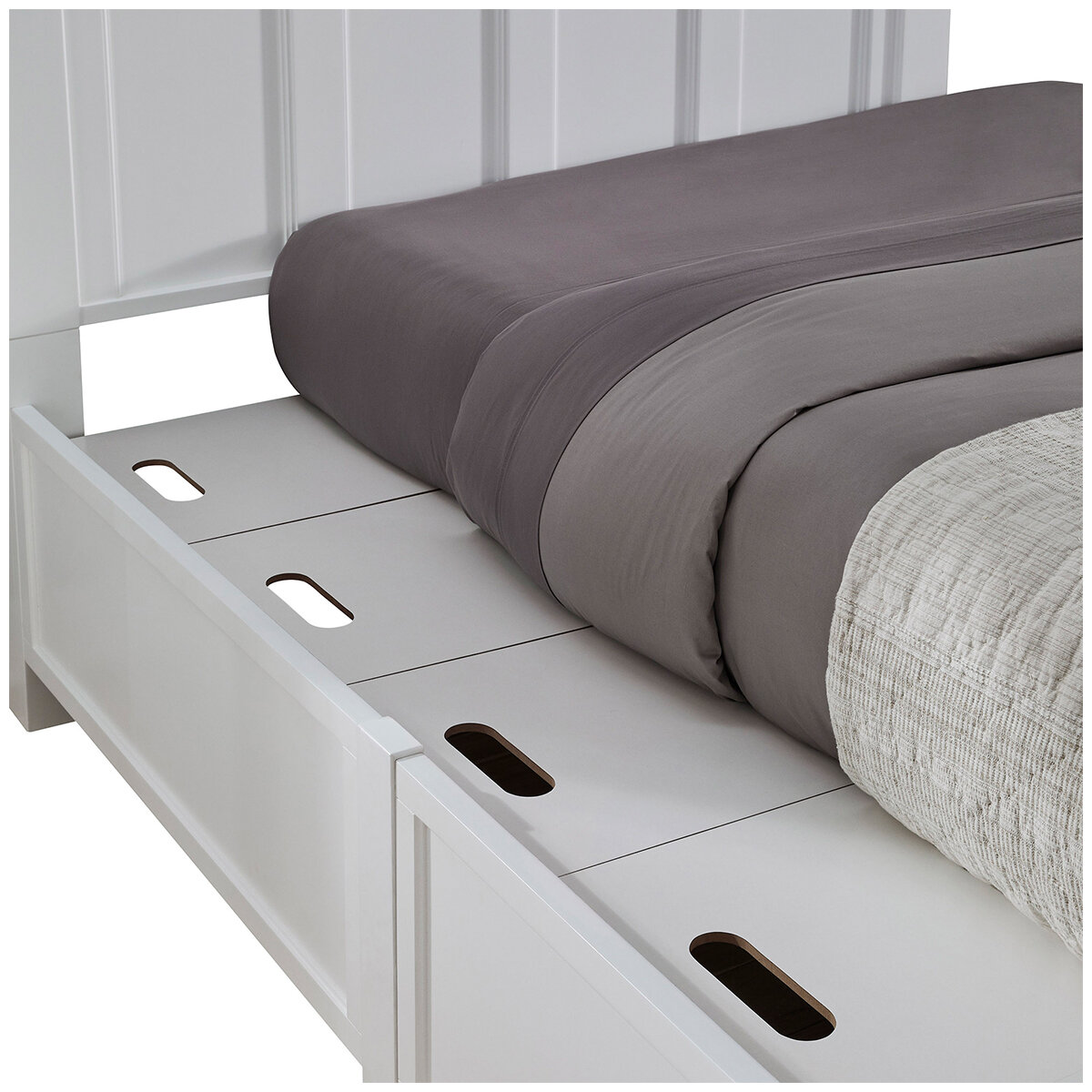 Universal Broadmoore Queen Storage Bed