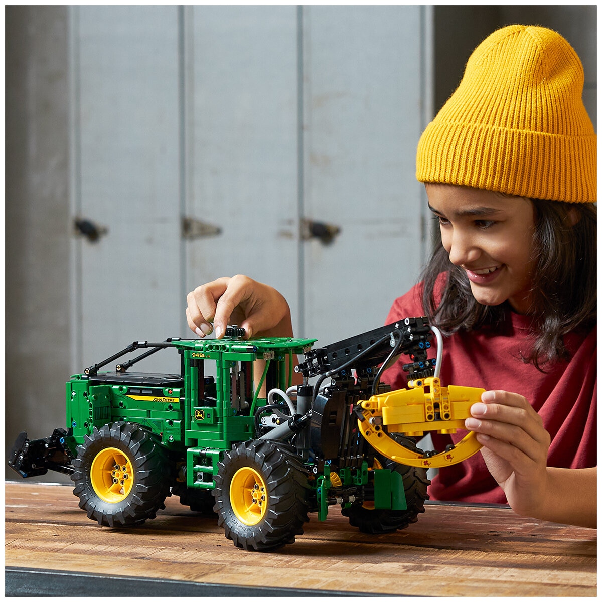 LEGO Technic John Deere 948L-II Skidder 42157