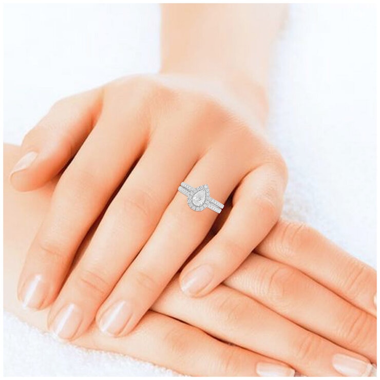 18KT White Gold 1.00ctw Diamond Bridal Set 0.50ctw Pear Centre