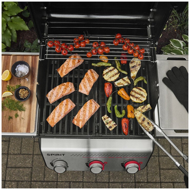 Weber Spirit E-325 with Cover Weber Spirit E-325 with Cover