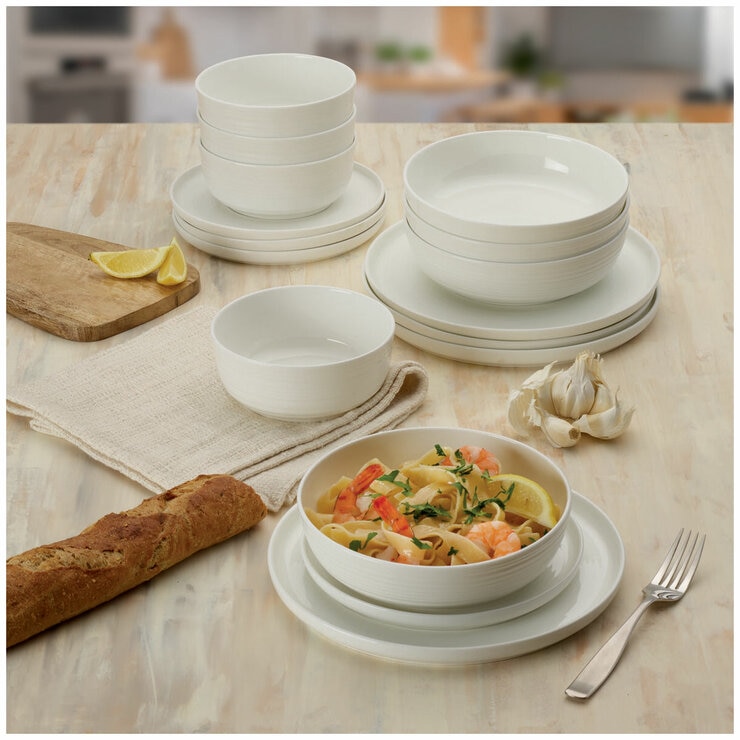 Mikasa Alyssa Bone China Dinner 16 Piece Set