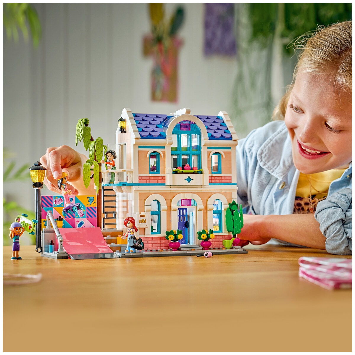 LEGO Friends Liann’s Family House 42687