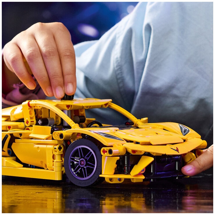 LEGO Technic Chevrolet Corvette Stingray 42205