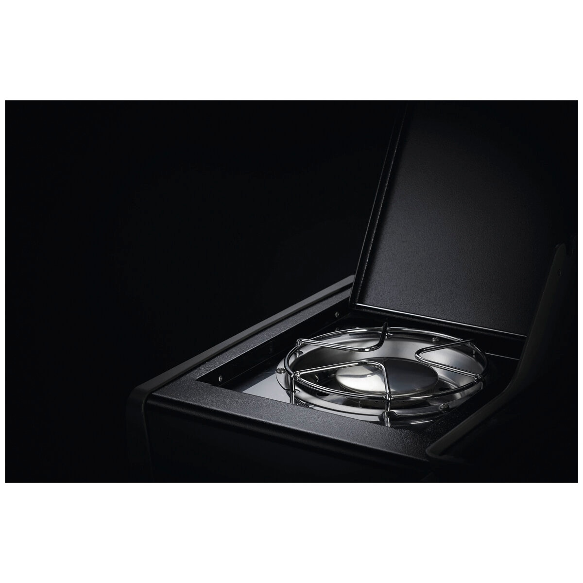 Napoleon Rogue XT 425 BBQ with Side Burner Black