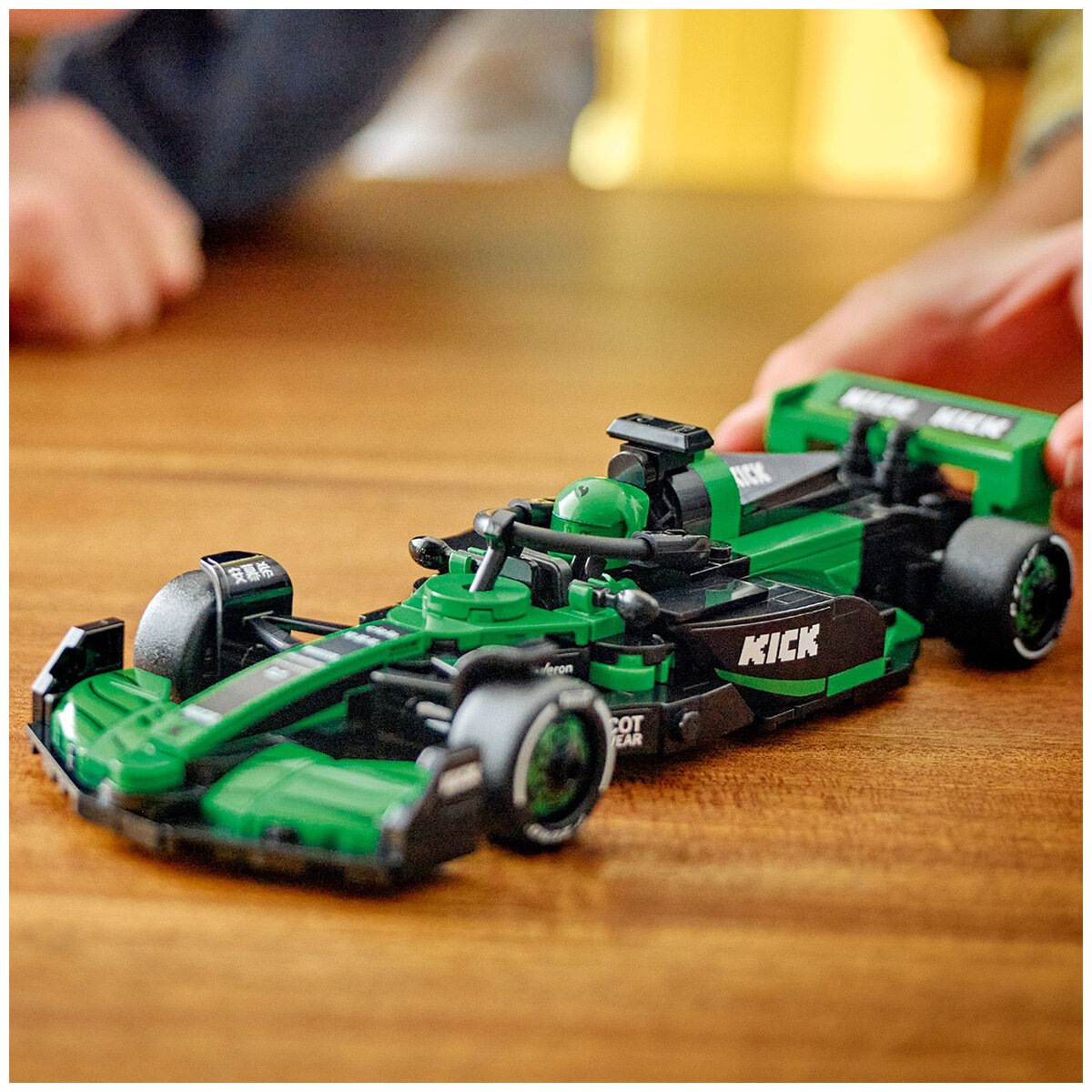 LEGO Speed Champions KICK Sauber F1 Team C44 Race Car 77247