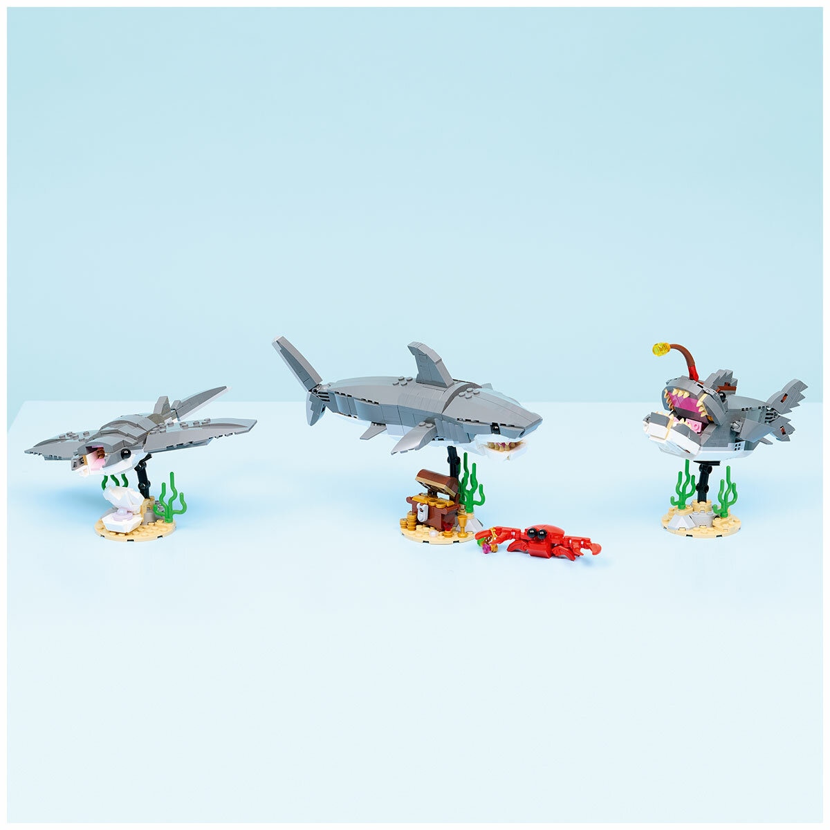 LEGO Creator Fierce Shark with a Treasure Chest 31381