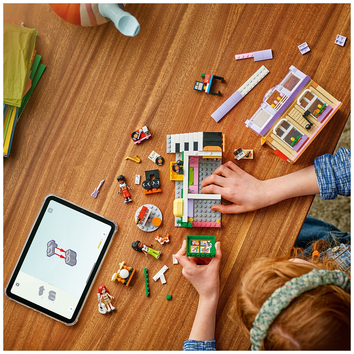 LEGO Music Store & Apartment 42653